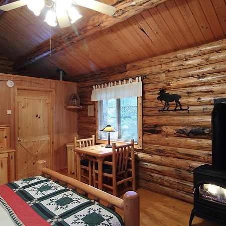 Silverwolf Log Chalets Coram Ngoại thất bức ảnh