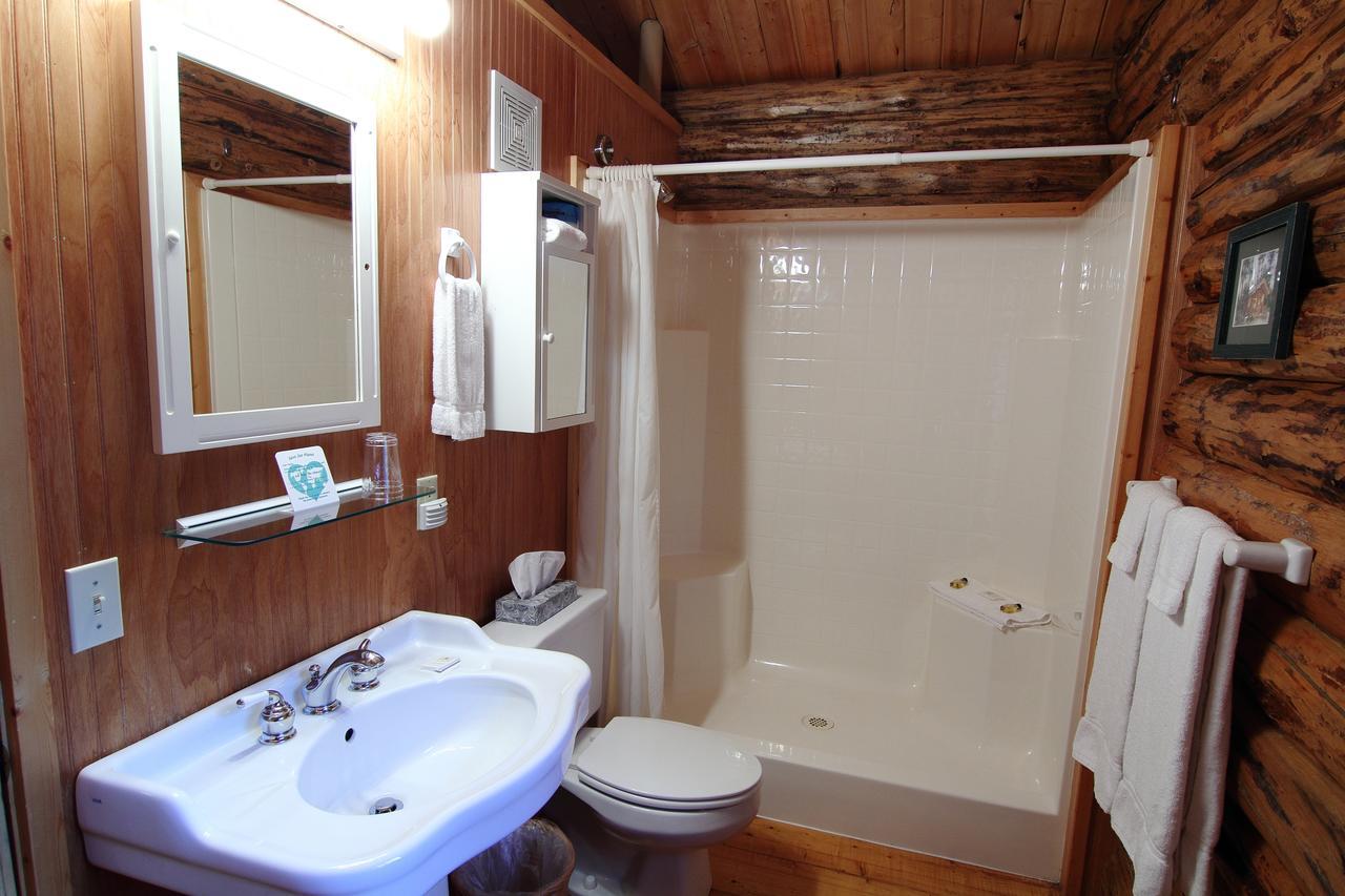 Silverwolf Log Chalets Coram Ngoại thất bức ảnh